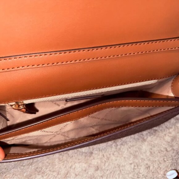 Brand New Michael Kors Crossbody Purse - Picture 7 of 7